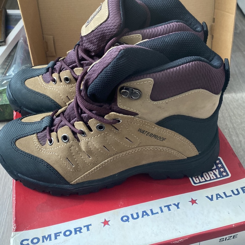 💙🧤🌧️Brand New Faded Glory Snow & Hiking Boots, Size 7, Padded and Warm💙🌧️⛄️